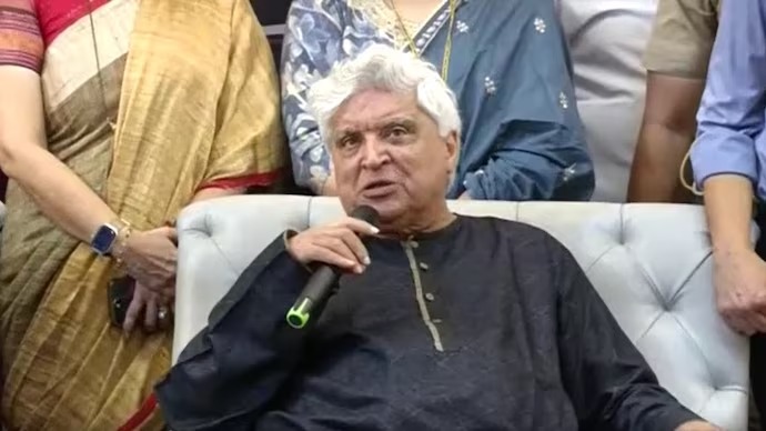 विवादों में रहने वाले जावेद अख्तर (Javed Akhtar) एक बार फिर बने सुर्खियों का विषा एक इवेंट दौरान लगाए श्रीराम के नारे