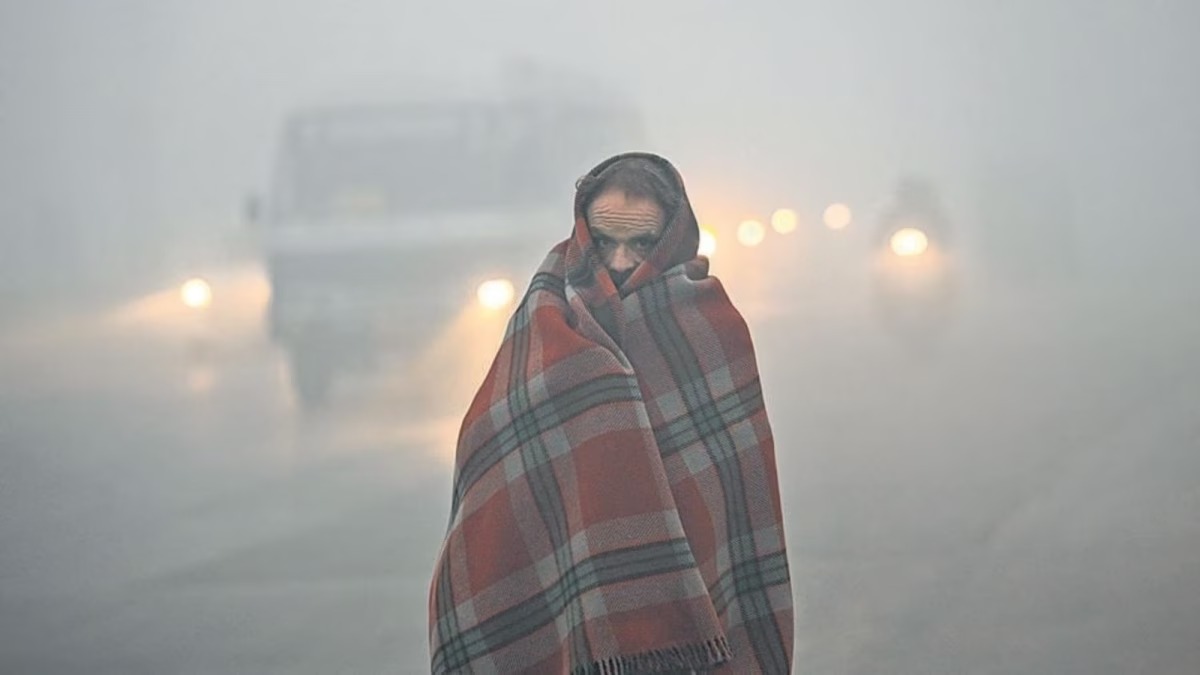 पंजाब में कड़ाके की ठंड का प्रकोप, घने कोहरे के कारण सड़कों पर विसिबिल्टीय हुई कम