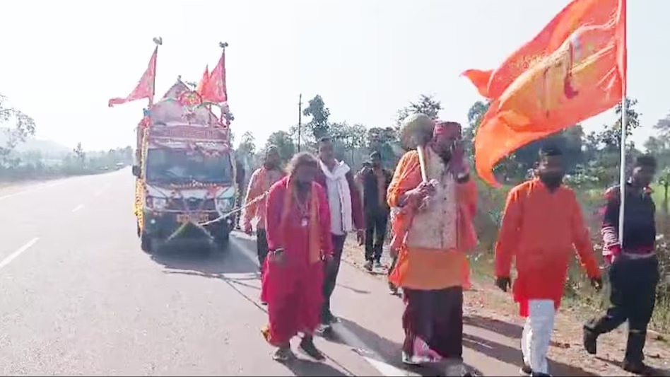 राम का अनोखा भक्त, अपनी चोटी से रामरथ खींचकर अयोध्या तक पैदल यात्रा करेंगे बाबा