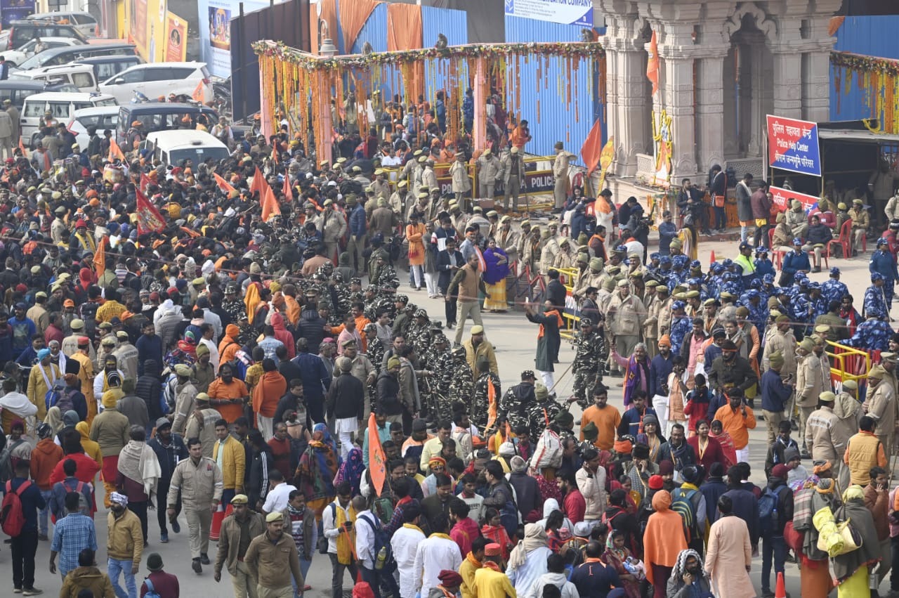 पहले दिन ही राम मंदिर में उमड़ा राम भक्तों का सैलाब