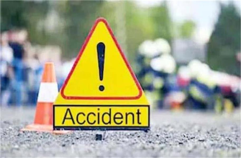 Accident : तेज रफ्तार कार ने महिला और मोटरसाइकिल चालक को मारी टक्कर, 1 की मौत