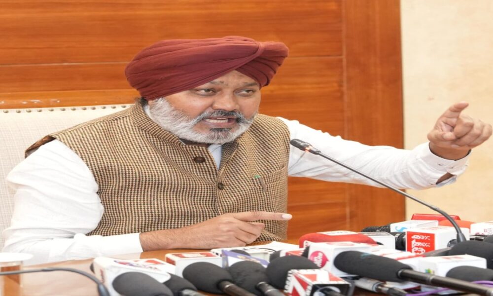 Finance मंत्री Harpal Singh Cheema ने PU students पर अत्याचार की कि कड़ी निंदा, BJP को Punjab की शांति भंग न करने की दी चेतावनी