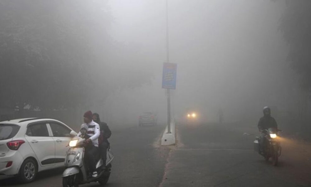 पंजाब में अब दिन और रात का तापमान गिरेगा:शीतलहर और घने कोहरे का ऑरेंज अलर्ट, गुरदासपुर सबसे ठंडा; चंडीगढ़ से 6 फ्लाइट्स कैंसिल