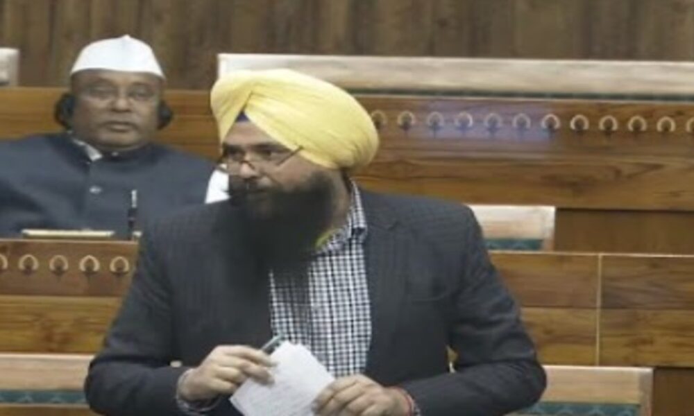 क्या अब Pan-Tobacco बेचने वाले करेंगे देश की सुरक्षा? Malvinder Singh Kang का BJP पर तंज