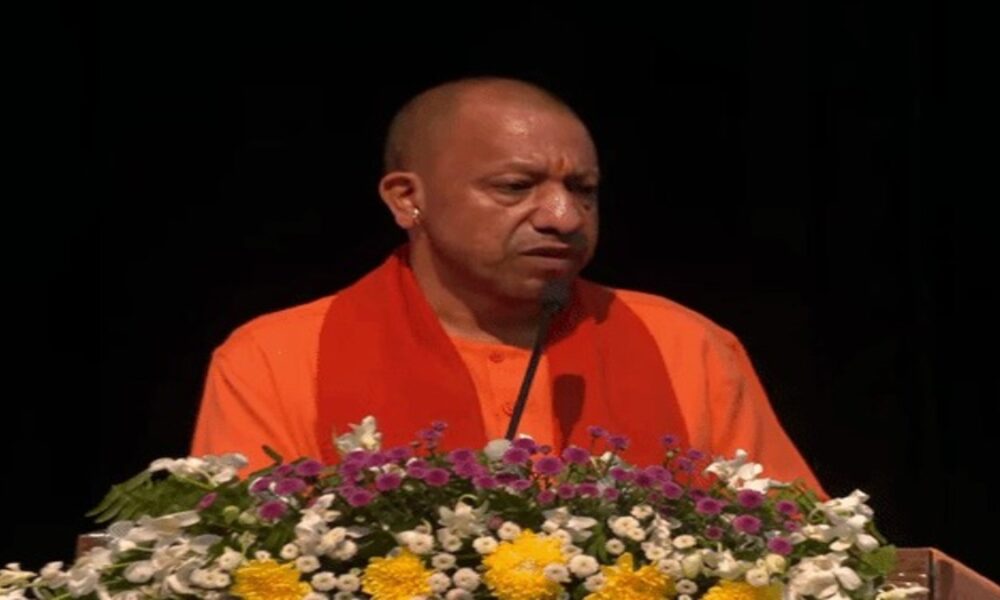 CM Yogi का Gorakhpur दौरा: देश को तोड़ने वालों पर बड़ा हमला, General Bipin Rawat के नाम पर बने auditorium का inauguration