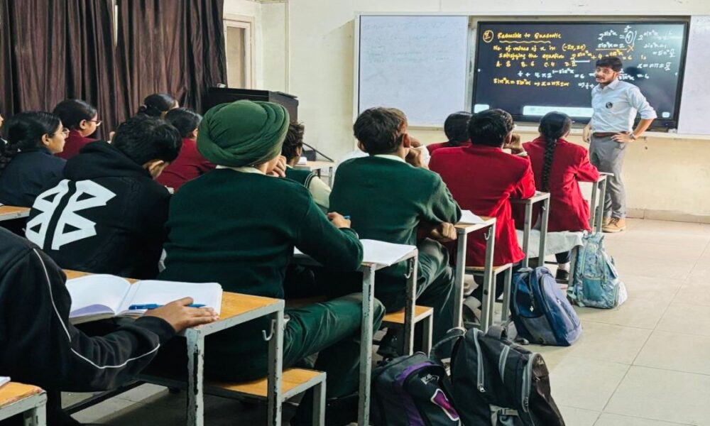 मान सरकार की शिक्षा क्रांति: सरकारी स्कूलों के 1700+ छात्रों को IIT, NIT और AIIMS की निःशुल्क तैयारी